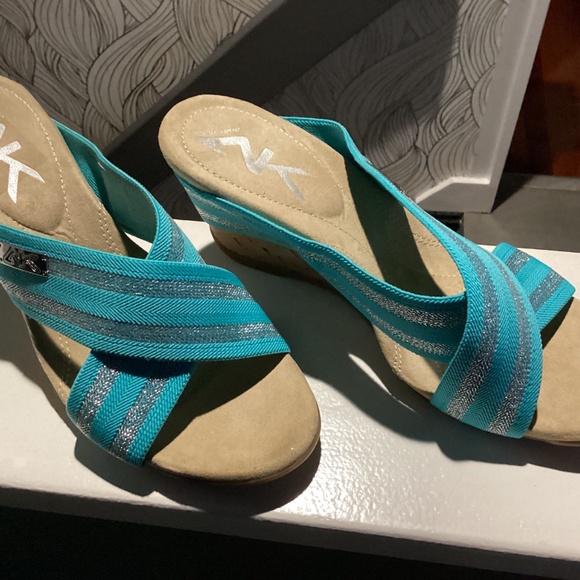 ANNE  KLEIN.   wedge sandals turquoise. Fun size 10 - Picture 8 of 9
